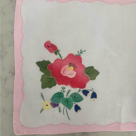 Woodward & Lothrop Handmade Floral Applique Flowers Placemats Vintage Set of 4 - Picture 5 of 6